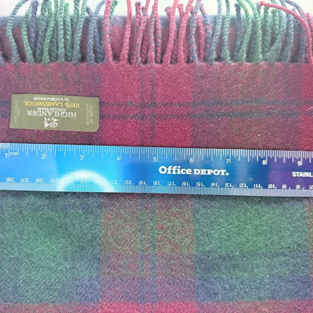 Lochcarron Highlander Scotland Red/Navy/Green Tartan Plaid Lambswool Scarf - Picture 8 of 9